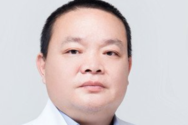 何斌 医生