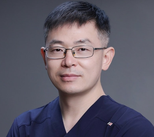 梅够明