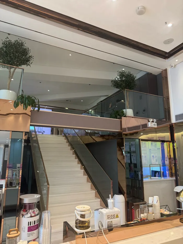 西安颜即医疗美容连锁(小寨momopark店)