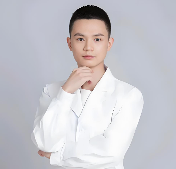 凌铀 医生
