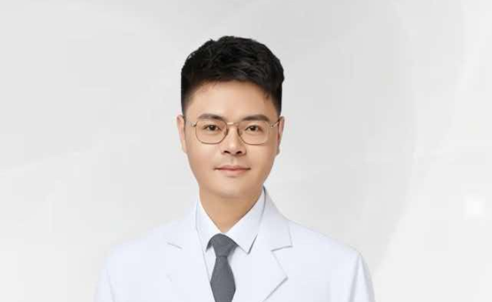 李府臣 医生